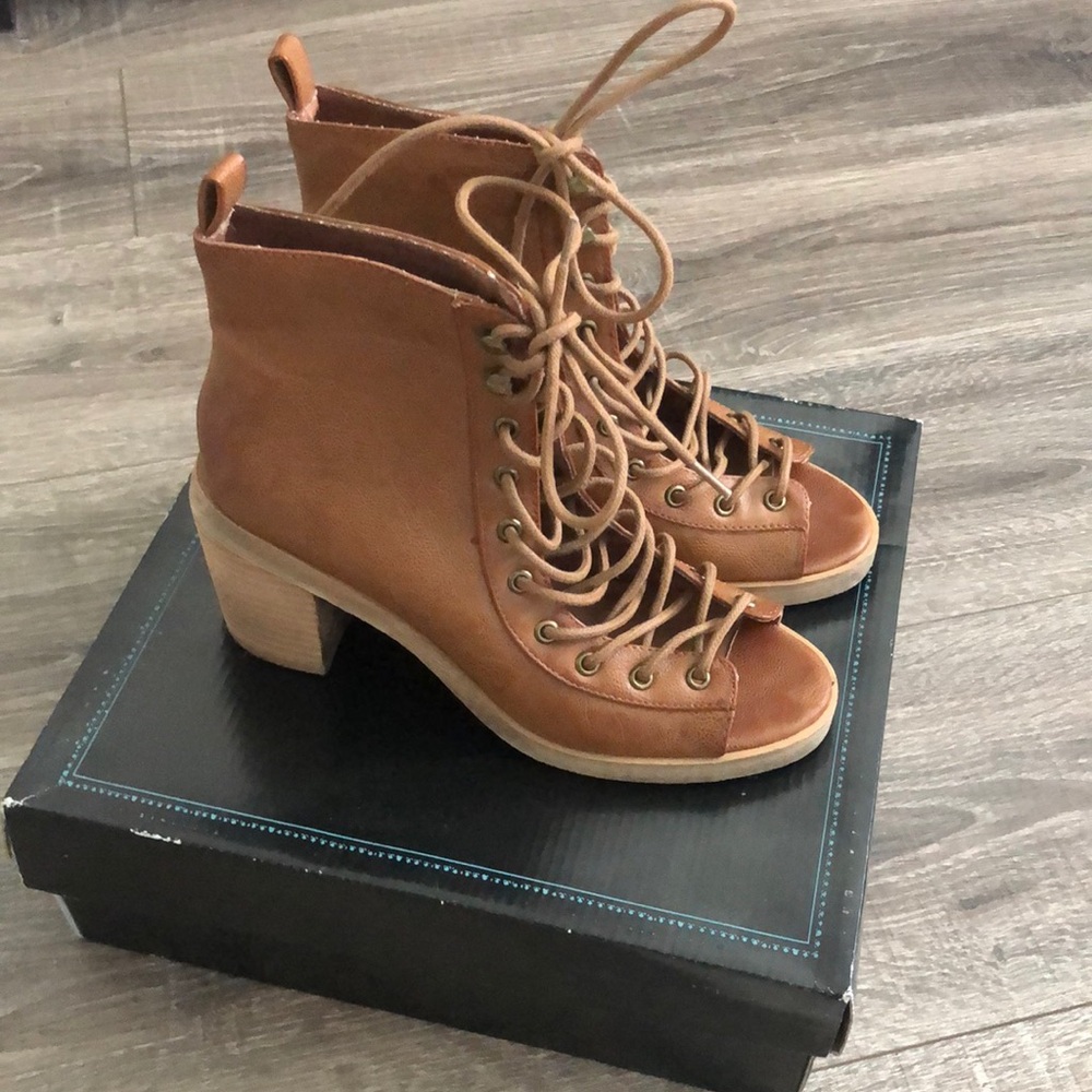 Deena and Ozzy COGNAC heel